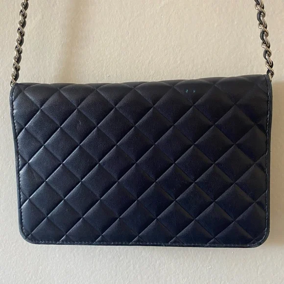 CHANEL Diamond CC Wallet on Chain - Picture 6 of 9